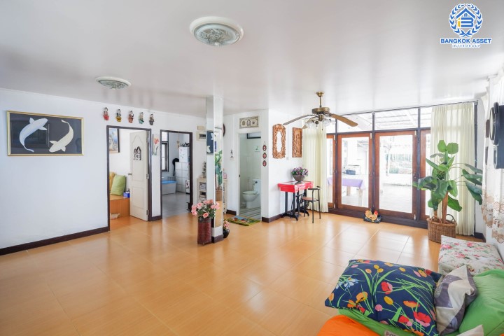 *****บ้านเดี่ยวมือสองย่านกรุงเทพฯ ม.จรัญสนิทวงศ์75 เนื้อที่กว้างขวางมากถึง 119 ตร.ว.  ฟังก์ชัน 3 ห้องนอน 3 ห้องน้ำ ที่จอดรถ 2 คัน พื้นที่หน้าบ้านกว้างขวาง บนทำเลแห่งการเดินทาง ใกล้รถไฟฟ้าสายสีแดงอ่อน "สถานีบางบำหรุ" และทางด่วน "ศรีรัช"